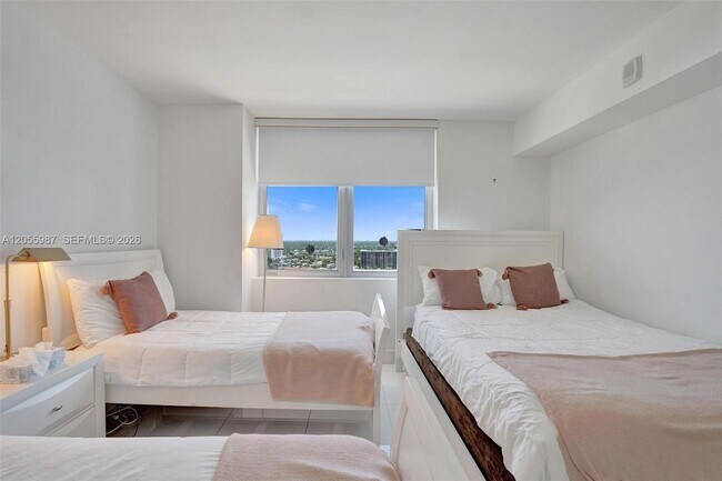 Building Photo - 2600 E Hallandale Beach Blvd