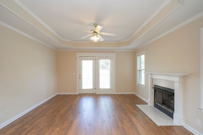 Building Photo - Lovely Townhome in Murfreesboro!