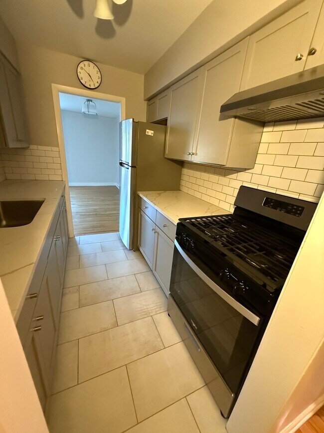 Building Photo - 3852 N Elston Ave