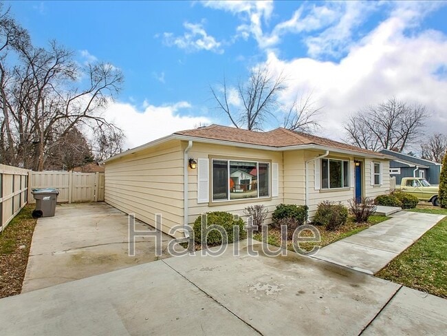 Building Photo - 4919 W Wylie Ln