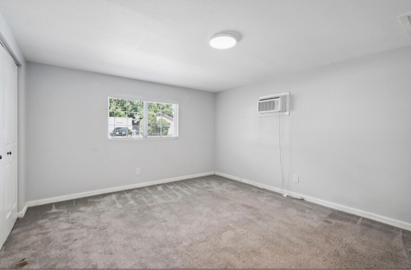 Building Photo - 633 F St