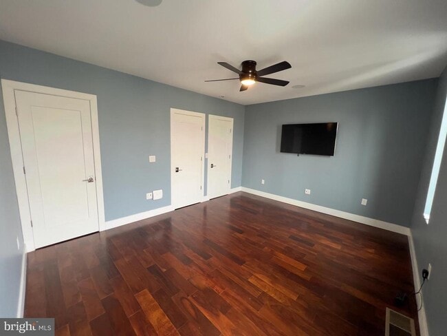 Building Photo - 423 Wallace St