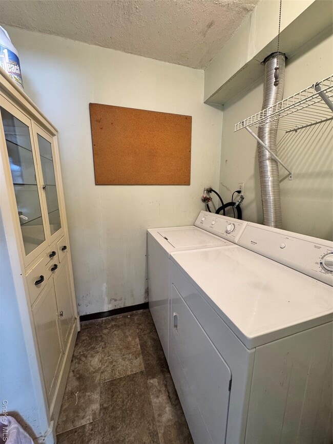 Building Photo - 35 Top O Hill Rd