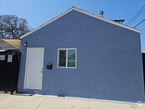Building Photo - Utilities Paid! 1-Bed 1-bath Apartment in...