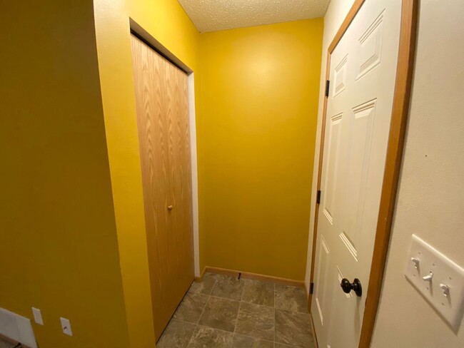 Building Photo - 3 Bed 2 Bath Twin-Home