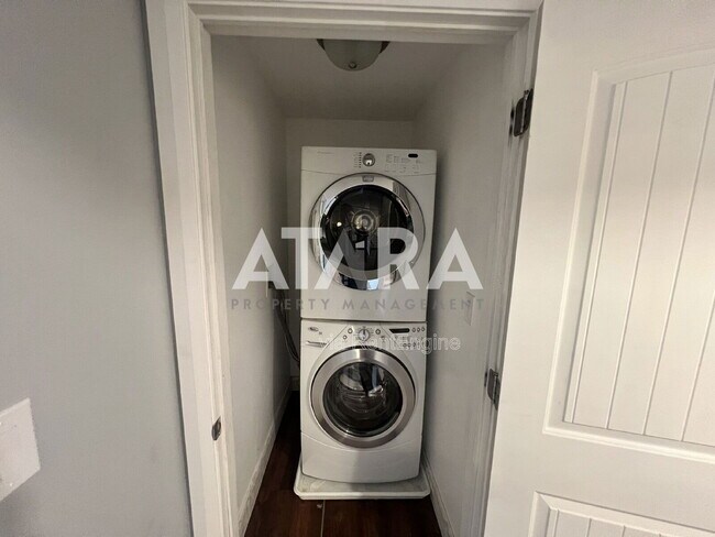 Building Photo - 258 Kestrel Dr