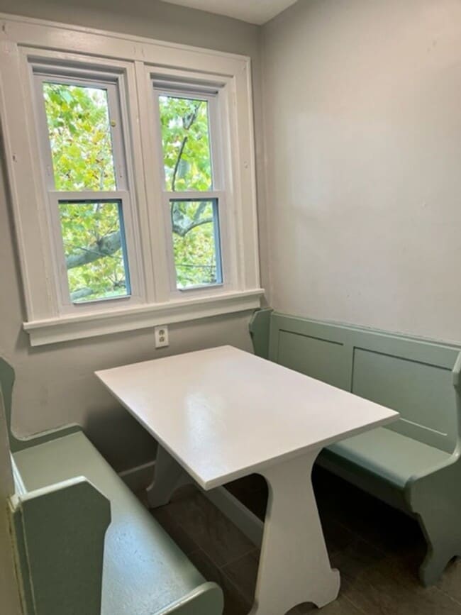Building Photo - 1 Bedroom 1 Bath Townhome in Point Breeze