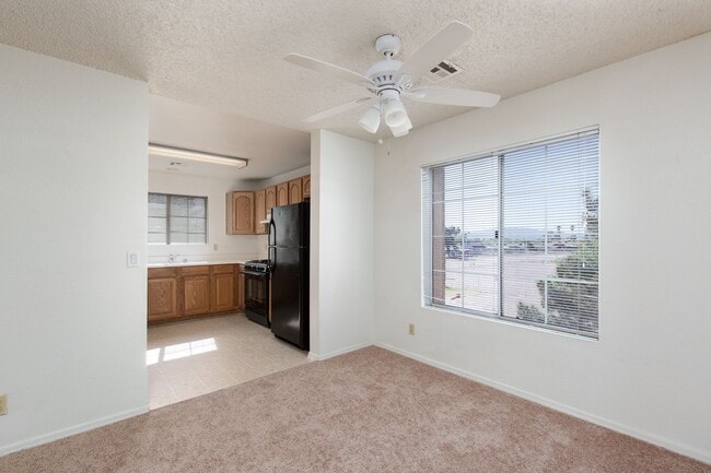 Building Photo - CENTRAL 2 BED, 2 BATH CONDO BLOCKS FROM UNLV