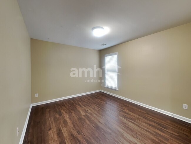 Building Photo - 3695 Moor Pointe Dr