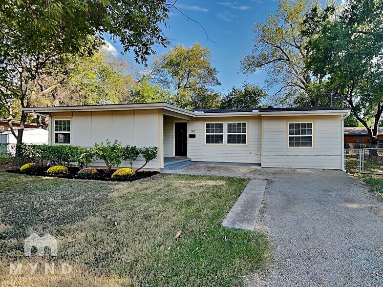 Primary Photo - 512 E University Ave