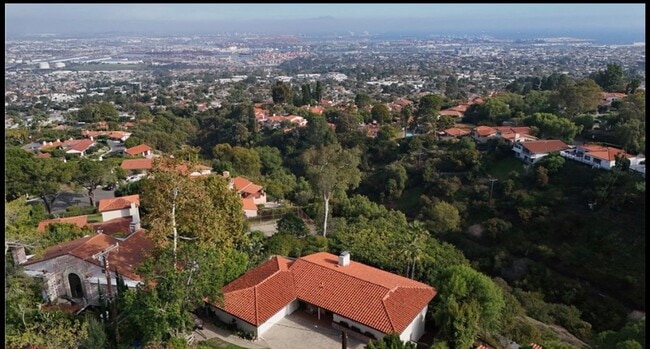 Building Photo - Resort-Style Living with Pool & Iconic Coastal Views