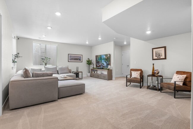 Building Photo - 6625 S Lee St