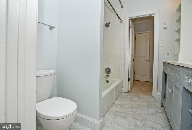 Building Photo - 126 E Chelsea Cir