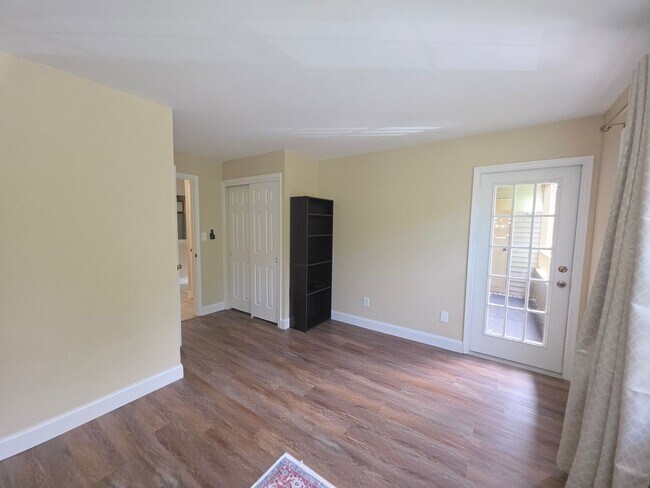Building Photo - Rare opportunity! Furnished 2nd fl condominium boasting 2 large bedrooms, 2 full bathrooms, forma...