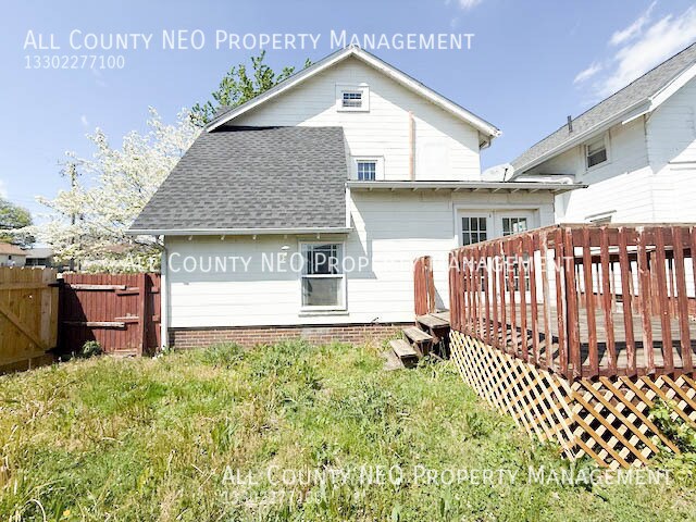 Building Photo - 900 Roslyn Ave SW