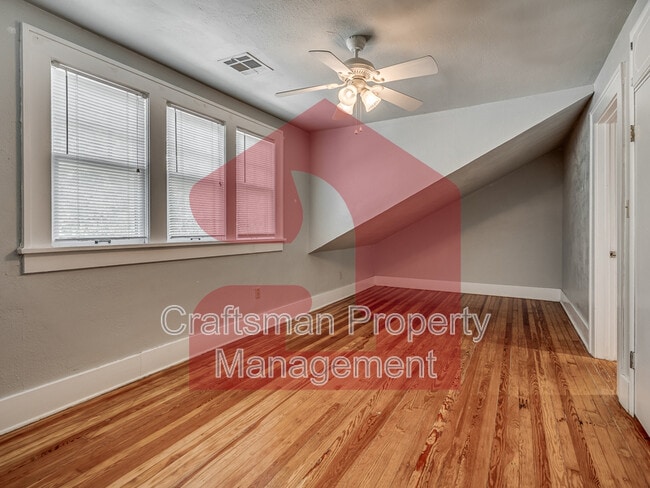 Building Photo - 1501 Gladstone Terrace