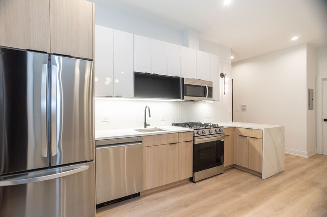 Building Photo - 2254 N Sawyer Ave