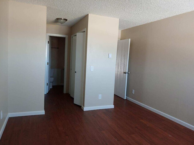 Building Photo - Newly Updated 2 Bedroom Close to Downtown ...