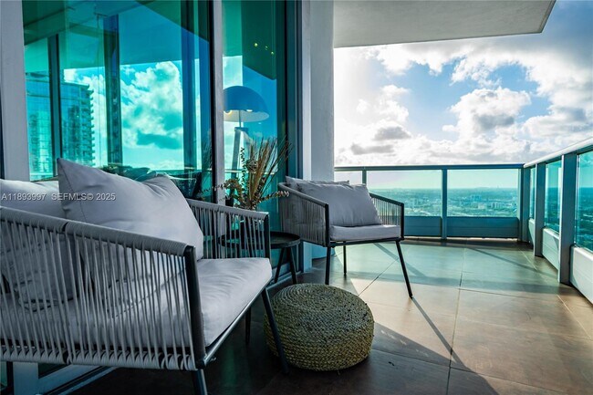 Building Photo - 900 Biscayne Blvd