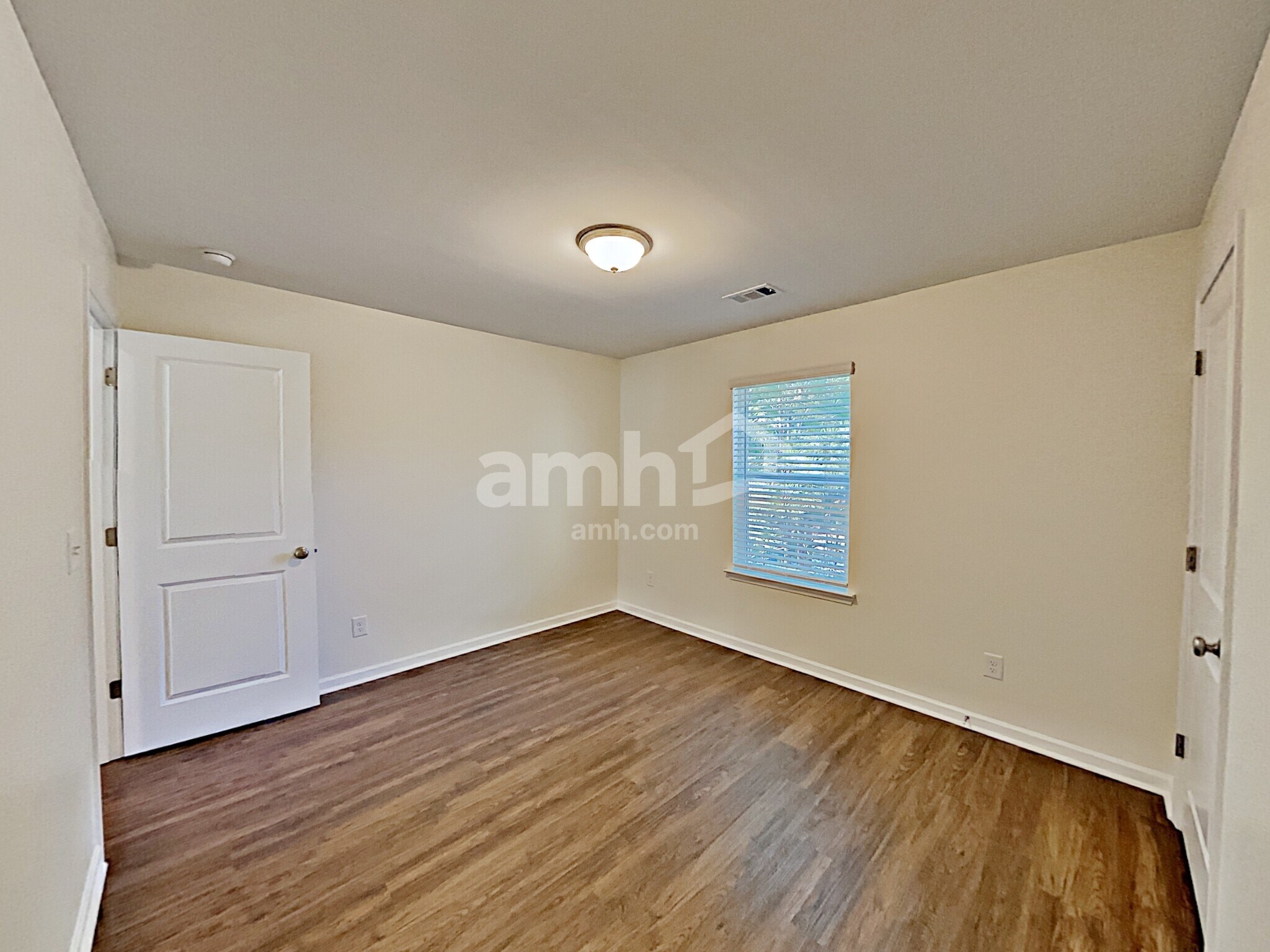 Building Photo - 573 Camp dr