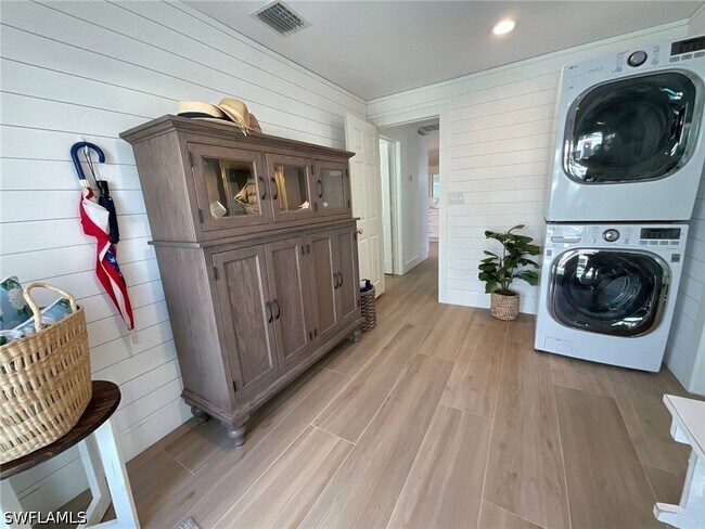 Building Photo - 1530 Mandarin Rd