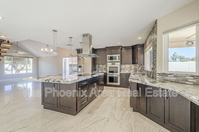 Building Photo - 3761 S Hawthorn Dr