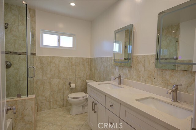 Building Photo - 1367 E Windsor Rd