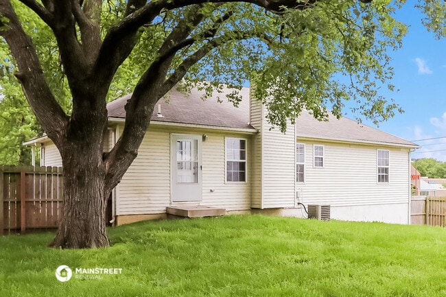 Building Photo - 1100 NE Ridgeview Dr