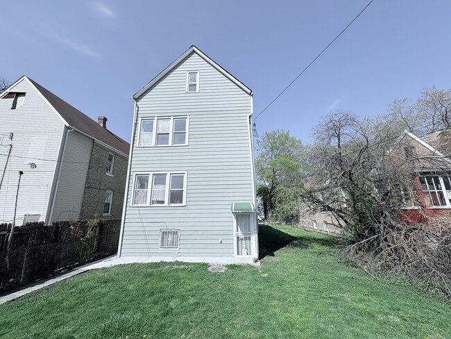 Building Photo - 5343 S Carpenter St
