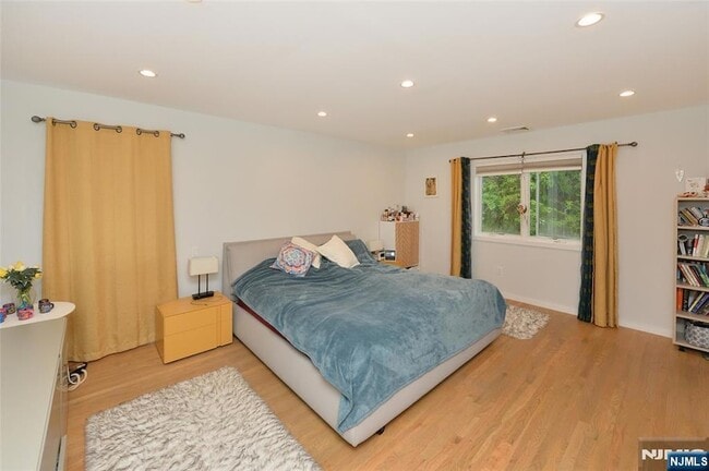 Building Photo - 38-55 van Riper Place Unit 1X