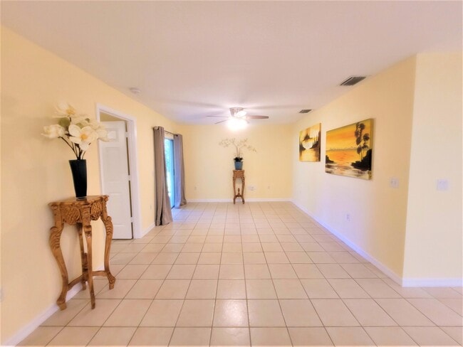 Building Photo - 372 Harp Terrace