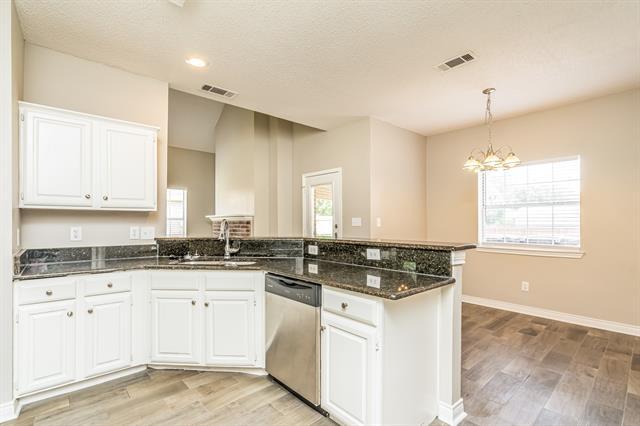 Building Photo - 7006 Cottonwood Cir