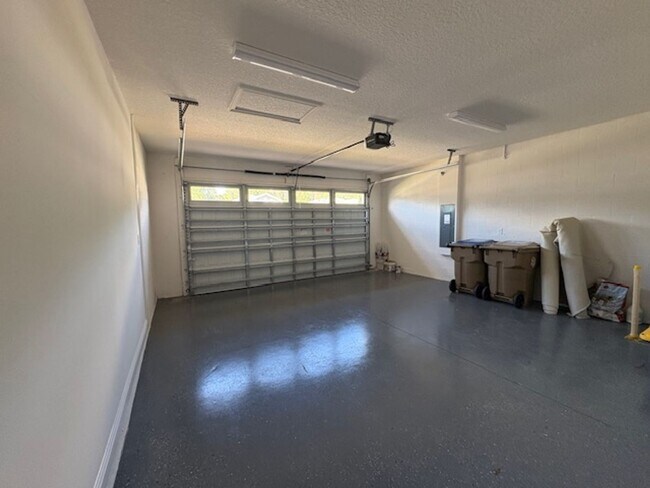 Building Photo - Lovely 4/2 at Harmony Enclave a Golf Course Community