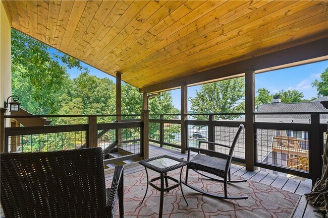 Building Photo - 2115 Kemp Dr