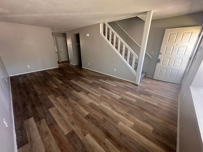 Building Photo - $1195 - 3 bedroom/ 2.5 bathroom - Townhome...