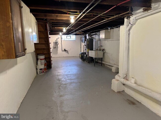 Building Photo - 3265 Edgemont St