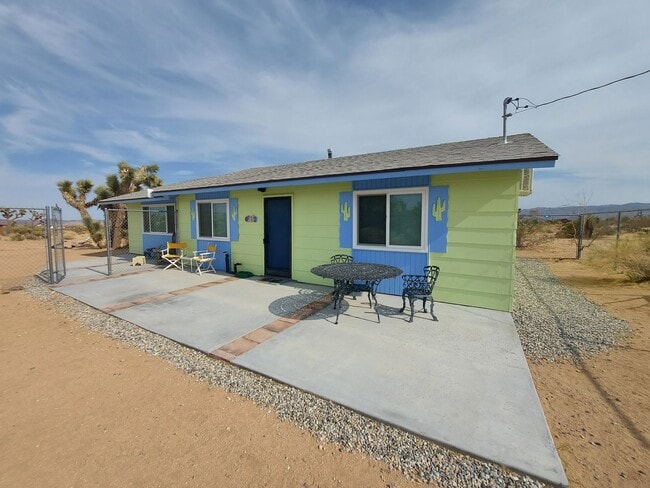 Primary Photo - All appliances & All utilities Included! F...