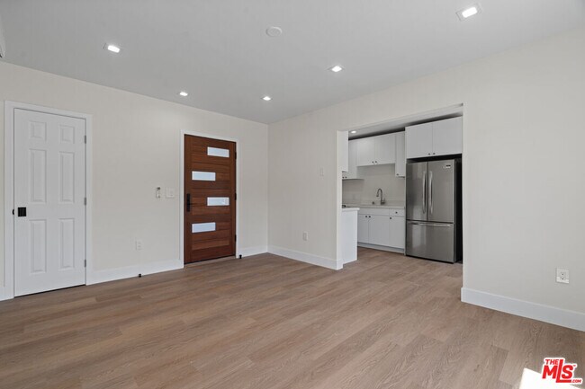 Building Photo - 420 S Sepulveda Blvd