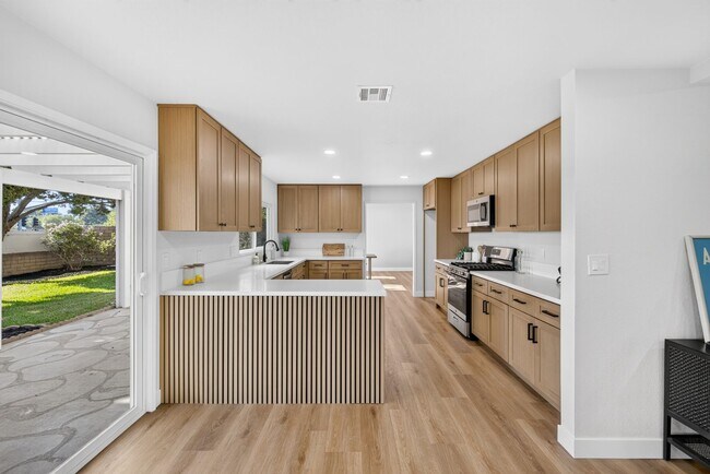 Building Photo - 13324 San Martin Pl