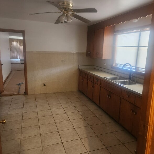 Building Photo - 6656 S Fairfield Ave