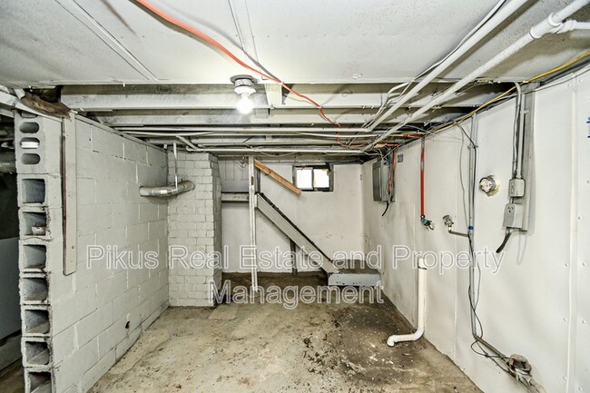 Building Photo - 2912 Grove Pl SW