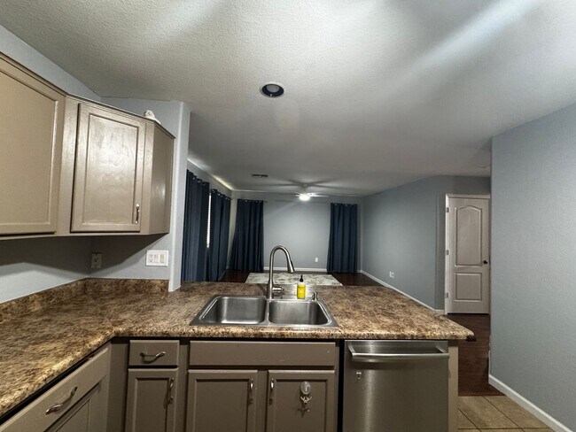 Building Photo - 4 BEDROOM WITH POOL IN DYNAMITE RANCH