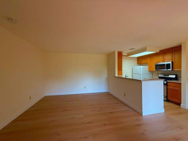 Building Photo - Charming 1 Bedroom Condo in Stoney Brook