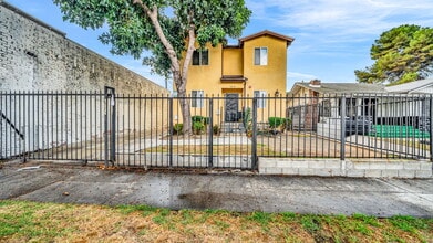 Building Photo - 1616 W 39th Pl