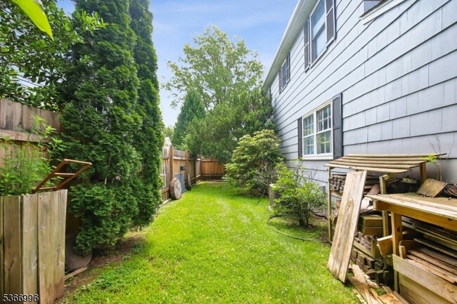 Building Photo - 19 Claremont Dr