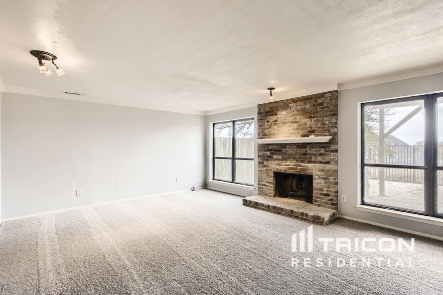 Building Photo - 316 Columbia Dr