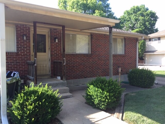 Common back entry and unit 1 is on the right - 12601 Blue Ridge Ext