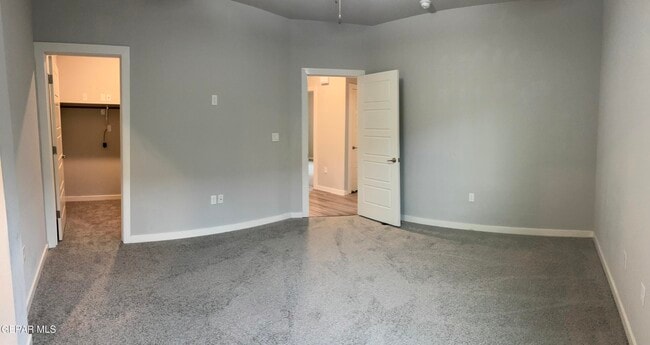 Building Photo - 10129 Red Vly