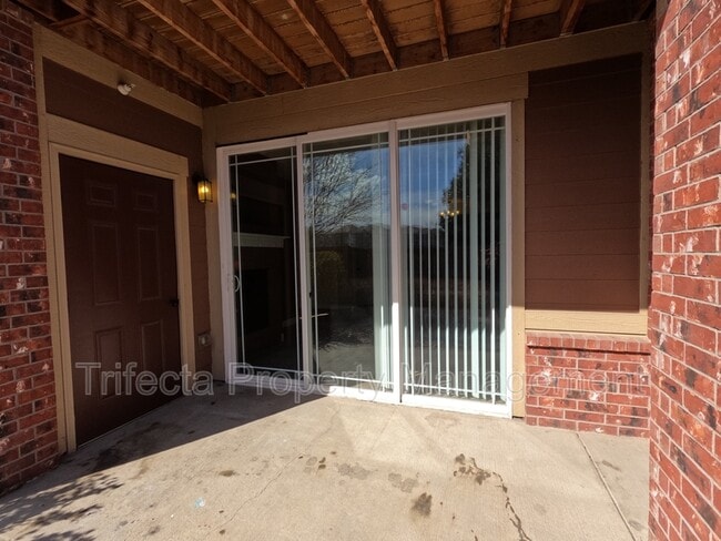 Building Photo - 2445 Windrow Dr