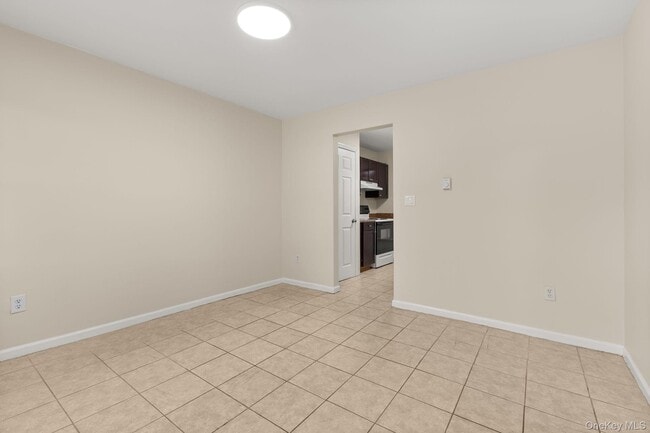 Building Photo - 500 NY-299